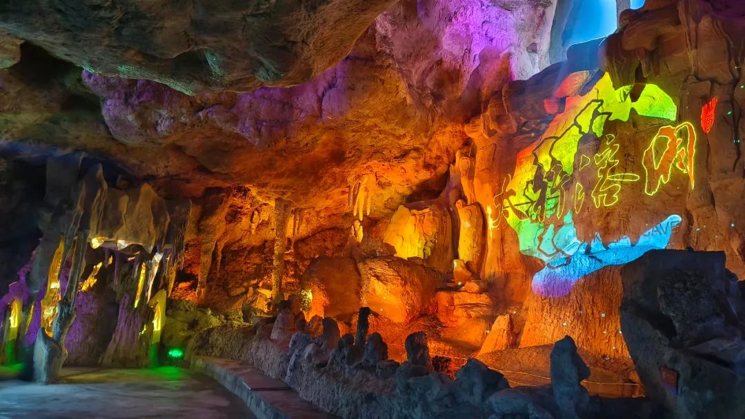 2023年8月鷹米講解為山西太行溶洞風景區提供自助導覽設備